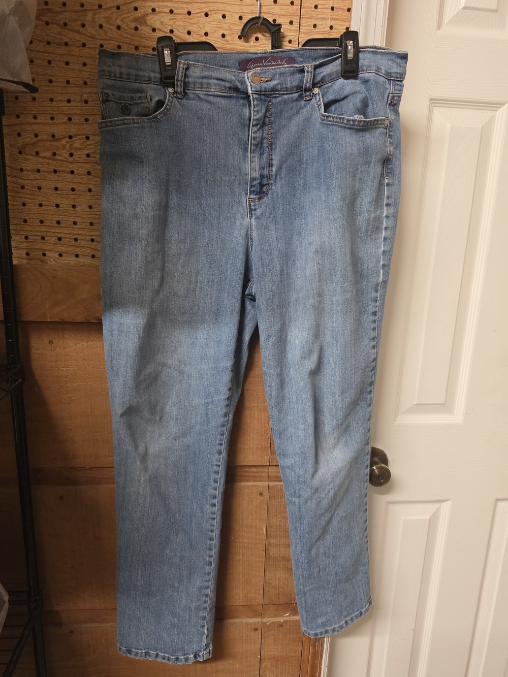 Gloria Vanderbilt Light Wash Straight Leg Jeans